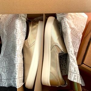 Steve Madden Daxon Gold slip ons